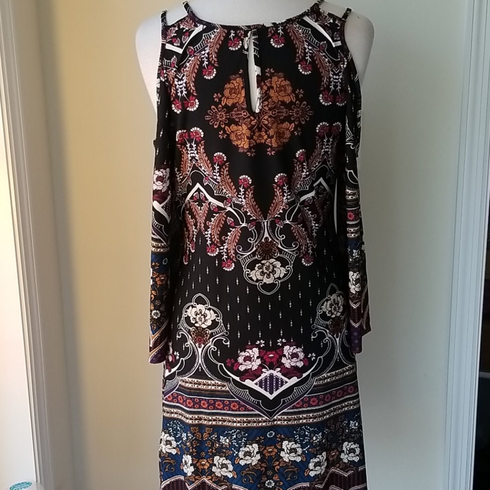 Cold Shoulder Printed Dress - Picture 4 of 7